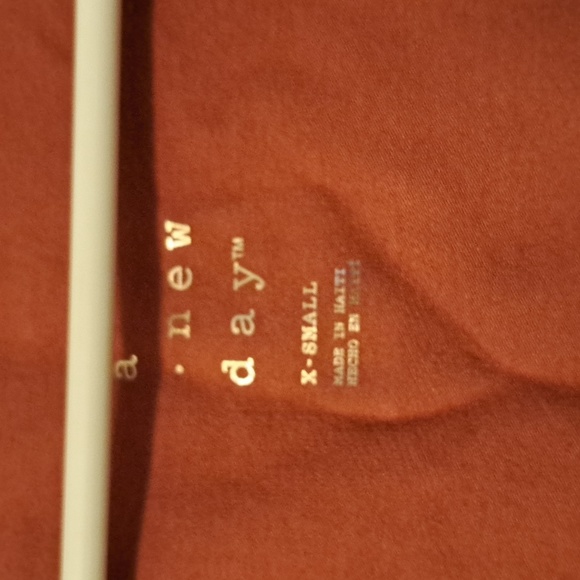 A New Day rust colored xs tank top - Picture 3 of 4